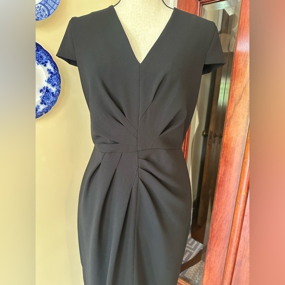 Max Mara | Black V-Neck Cocktail Dress with Cap Sleeves & Asymmetrical Pleating - Picture 3 of 9